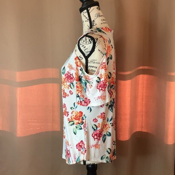 Pit to pit 19 1/2 in length 22 in. 9/1 - Picture 2 of 6